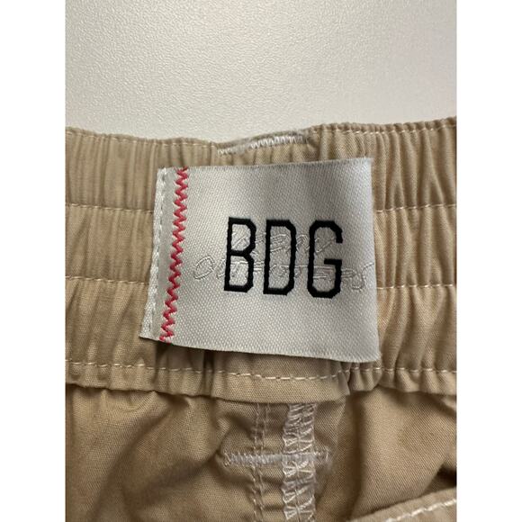BDG Rih Baggy Cargo Pant NWT Sz 4 Barrel Leg Cotton Elastic Waist 90s Y2K - Picture 3 of 13